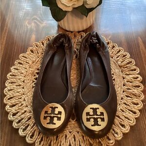 Tory Burch Brown Leather Classic Reva Ballet Flats with Gold Logo, Women’s 7.5